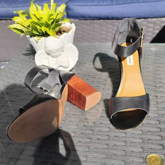 Steve Madden Estoriaa Sandals - Picture 2 of 7